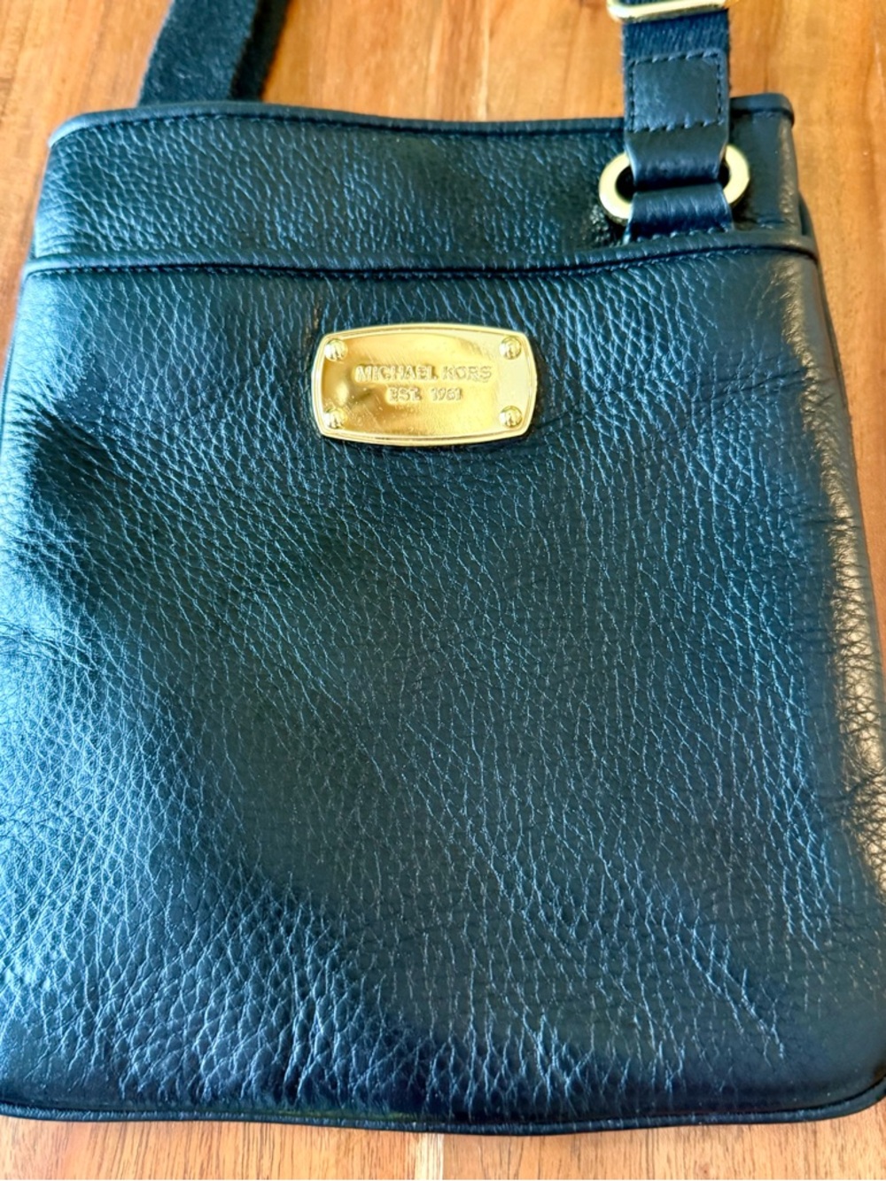 Michael Kors Vintage EST 1981 Black Pebbled Leather Crossbody Gold Hardware - Picture 3 of 11
